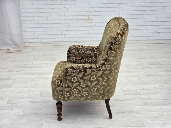 Image 1 of Poltrona danese, anni '50, rivestimento in velluto verde, gambe in legno di frassino.