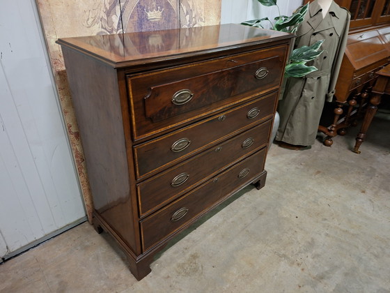 Image 1 of Antike englische Kommode, Kommode, hinter der obersten Schublade befindet sich ein Schreibfach ca. 1860 Abmessung 120x49 und 115