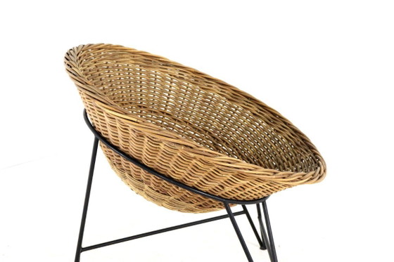Image 1 of Poltrona con cesto in vimini nello stile di Matthieu Matégot