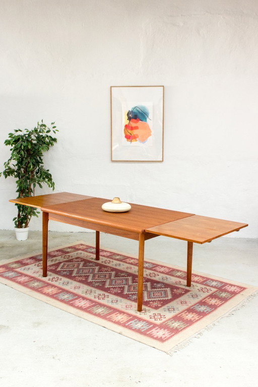 AM Mobler teak dining table Vintage Danish extendable