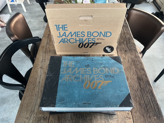 Image 1 of James Bond 007 Archief XL salontafelboek