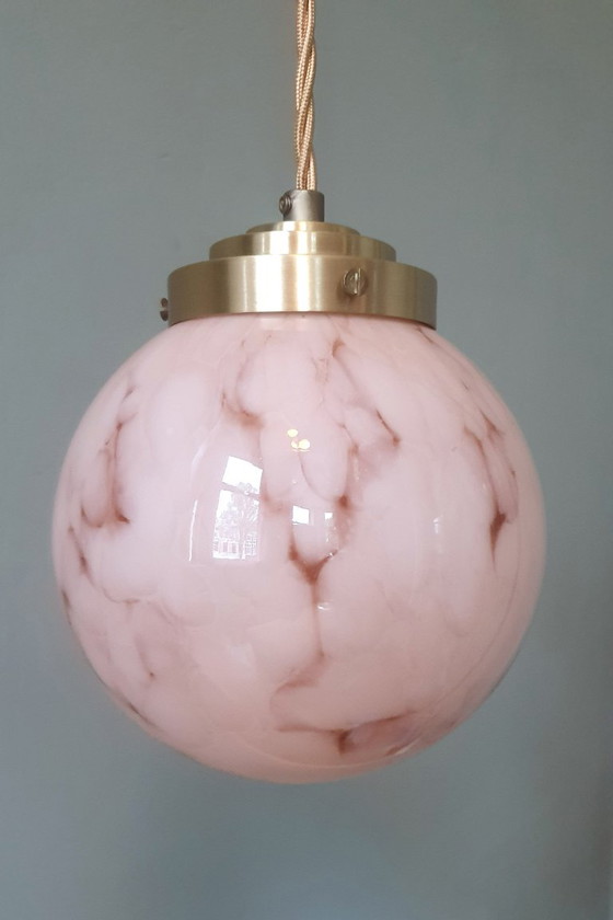 Antieke / Vintage Art Deco Hanglamp - Opaline Roze Gemarmerde Bol – Hanglampen, Metal (photo 2 of 18)