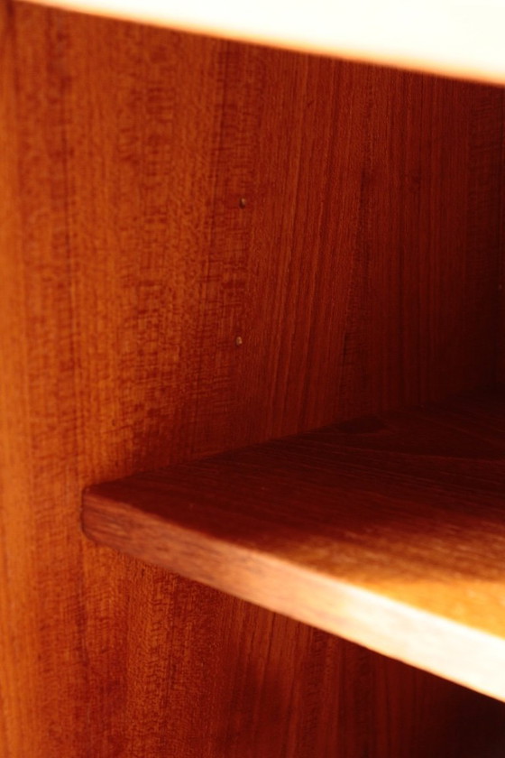 Image 1 of Librería escandinava de teca con frente de cristal