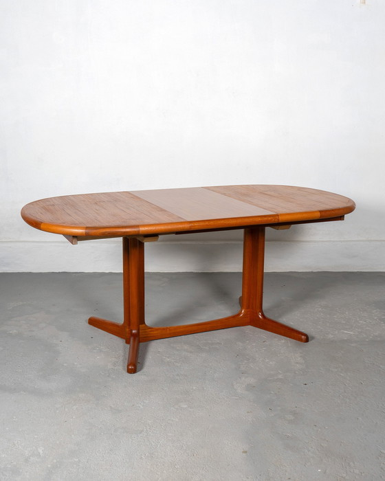 Image 1 of Mid Century Extendable Dining Table In Oval Shape By E. Valentinsen