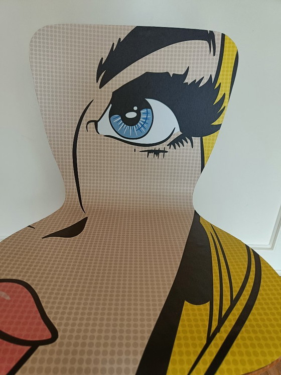 Image 1 of Chaise vintage des années 1960 recyclée, impression de bande dessinée rétro