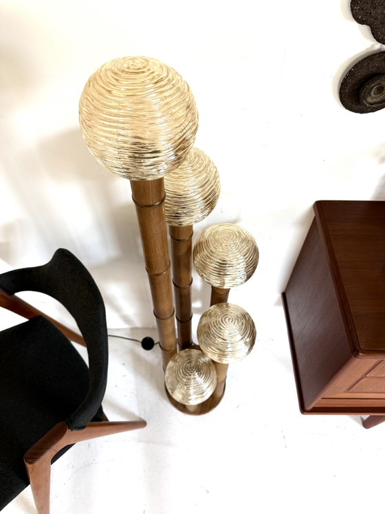 Image 1 of Brutalistische vloerlamp, bamboe & glas ‘80