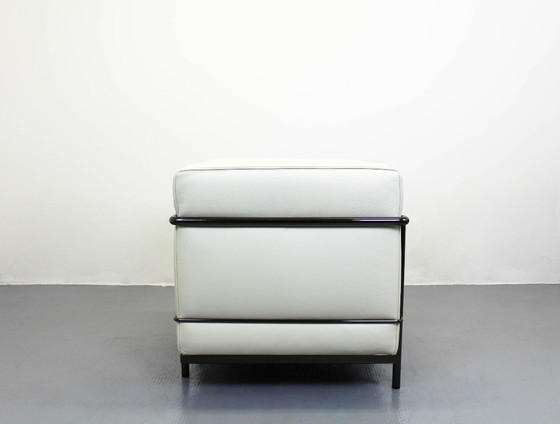 Lc2 Chair Ivory Leather, Le Corbusier, Cassina, Charlotte Perriand Seats – Sillones, Metal (photo 4 of 12)
