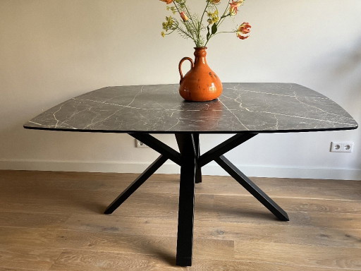 Henders & Hazel dining table model Palace 120 x 150 cm