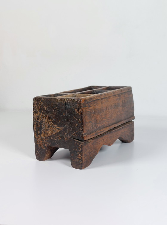 Image 1 of Recipiente antiguo de madera para nueces de betel, almacenamiento asiático, Indonesia, Java