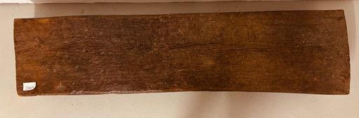 Antikes handgeschnitztes Nagabett aus einem Holzblock
