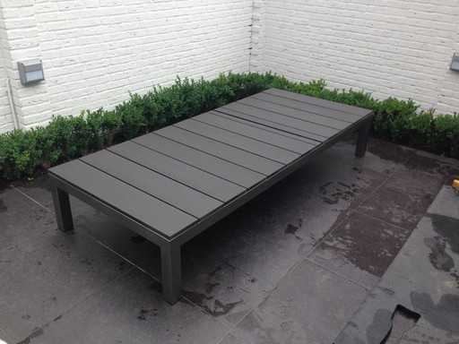 Chaise longue unique en acier inoxydable avec des planches composites solides