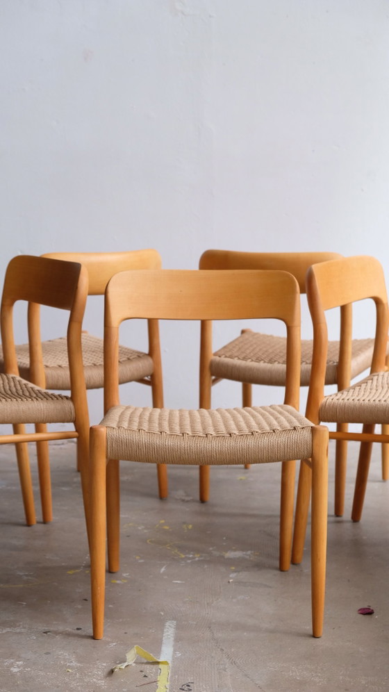 5 gerestaureerde Moller 75 stoelen in beukenhout – Niels Otto Møller, Eetkamerstoelen, Wood (photo 2 of 12)