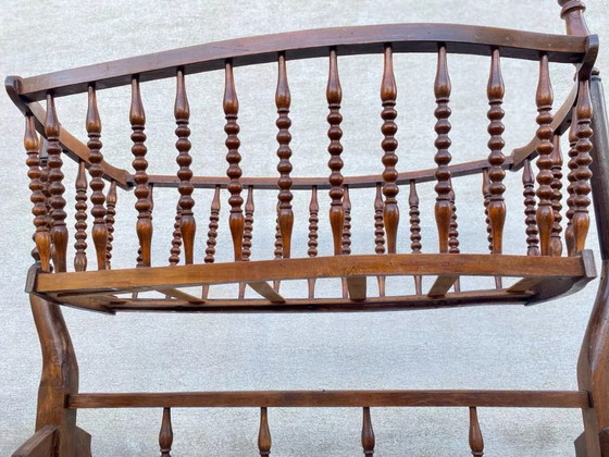 Image 1 of Cuna de madera antigua