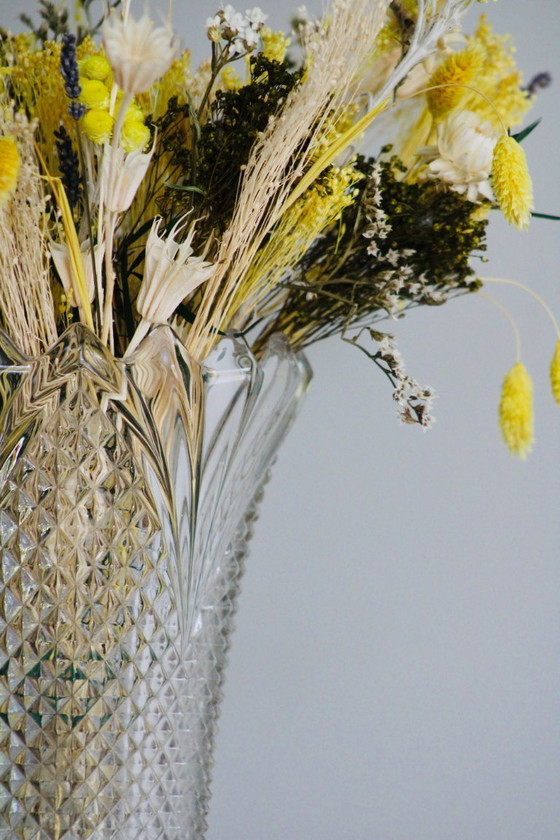 Image 1 of Grand vase en cristal taillé – motif à pointes de diamant
