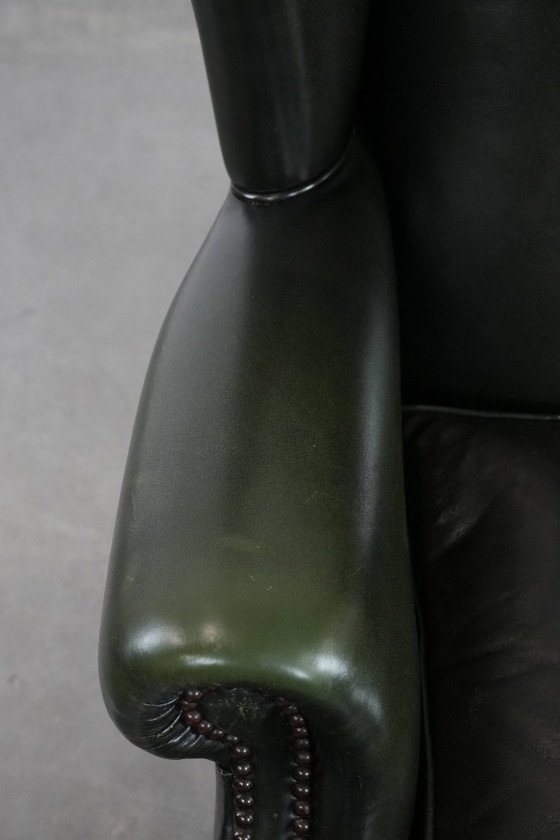 Image 1 of Fauteuil Chesterfield classique en cuir de vachette lisse de couleur vert foncé