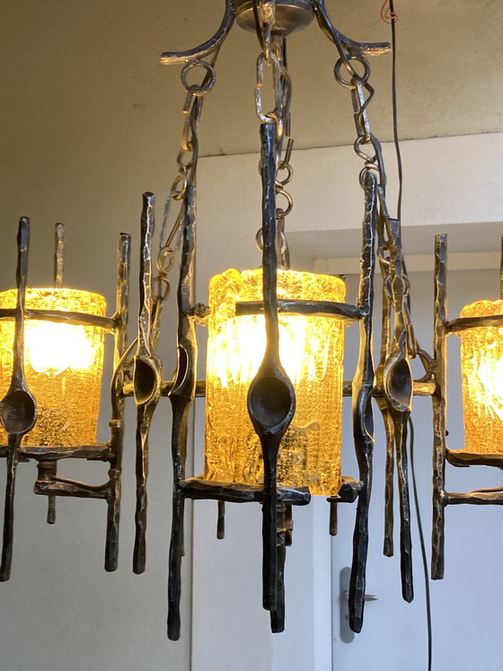 Image 1 of Imponente lampadario in stile brutalista, ispirato a Marcello Fantoni, risalente agli anni '60.