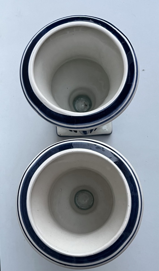 Image 1 of * Delft number 714: 2 small vases 16cm high 12cm diameter 809 grams