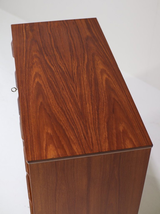 Image 1 of Grande cassettiera in teak, stile vintage danese, con 4 cassetti.