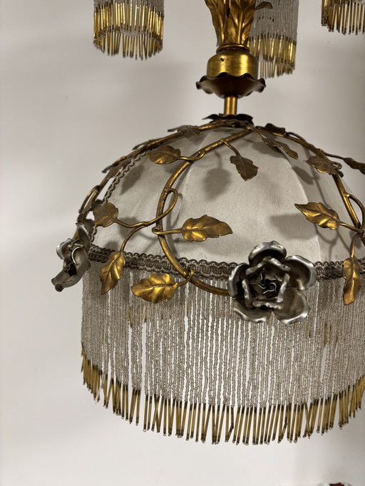 Exclusive chandelier with brass leaves and silver-colored roses