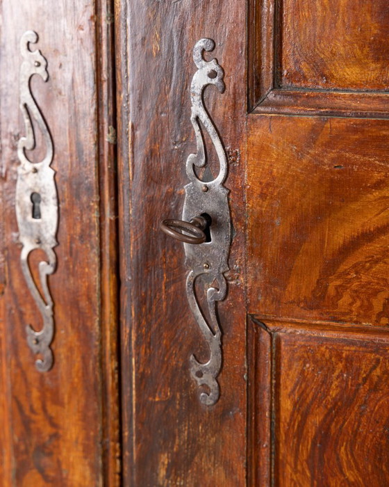 Armadio classico piemontese in noce del primo Settecento – Legno (photo 8 of 22)