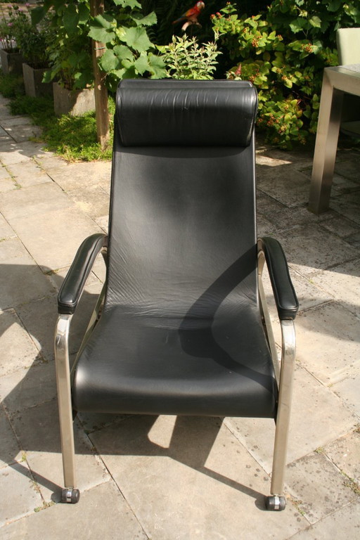 fauteuil Grand Repos van Jean Prouvé TECTA