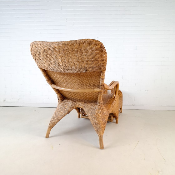 Image 1 of Poltrona vintage in rattan con poggiapiedi