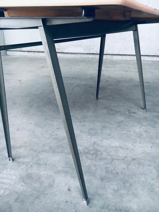 Image 1 of Scrivania di design industriale olandese di Wim Rietveld per Ahrend De Cirkel, Paesi Bassi, anni '60