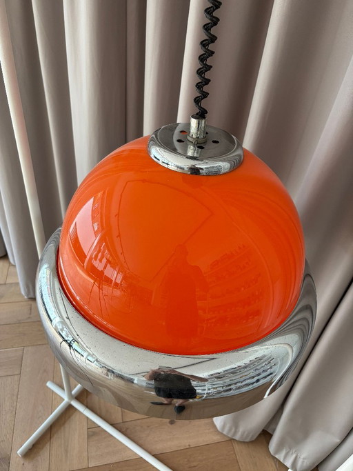 Vintage hanglamp uit 1973 in Space Age-stijl, oranje – chroom en acryl – hanglampen, Plastic (photo 2 of 12)