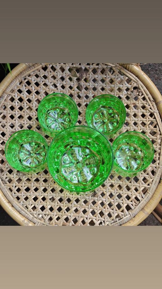Image 1 of Ensemble de bar vintage en verre vert style milieu du siècle : 4 verres et un seau à glace