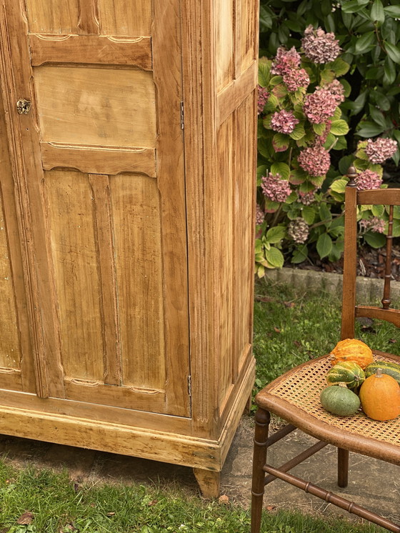 Image 1 of Armadio parigino in legno massello