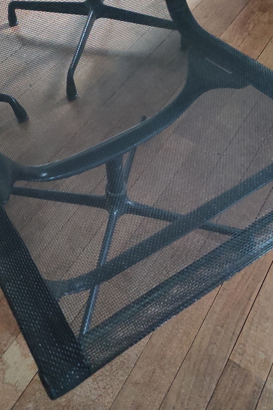 Image 1 of 3 sedie nere di Charles & Ray Eames EA105 per Vitra