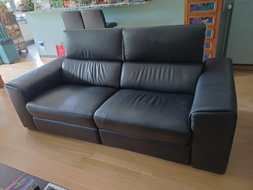 3-Sitzer Ledersofa mit 2 batteriebetriebenen Relaxfunktionen