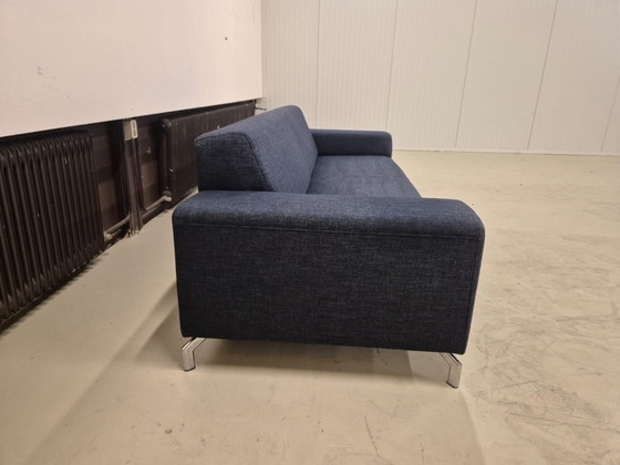 Image 1 of Montel Romero – 3-Sitzer-Sofa – Blau – Stoff – Hocker – Design