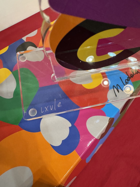 Marco Lodola Serigrafia Plexiglass da Appoggio Kiss in Motion 31,3x0,7 x42,3 cm – Sculture (photo 5 of 6)