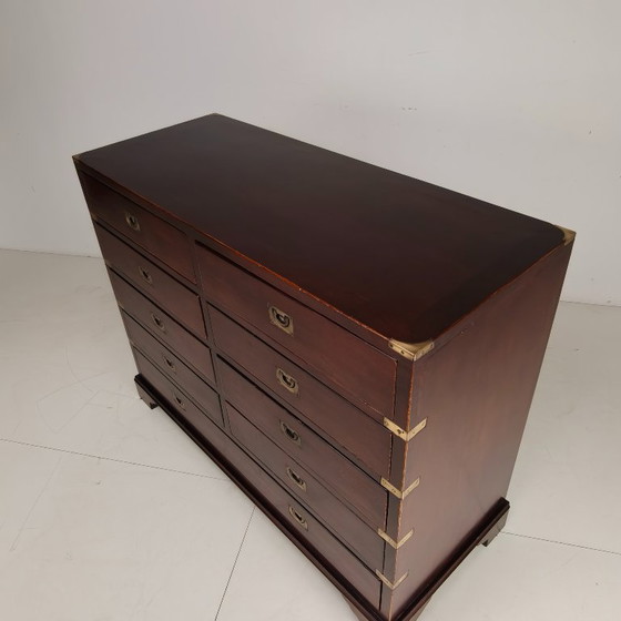 Image 1 of Engelse campagnecommode met messing beslag – 20e eeuw