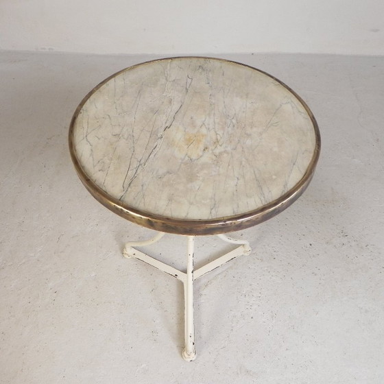 Table de bistrot avec plateau en marbre et bordure en laiton, début du XXe siècle – Tables de salle à manger (photo 3 of 20)