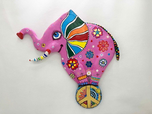 Cat figurine for the wall. Handcrafted by the artist.