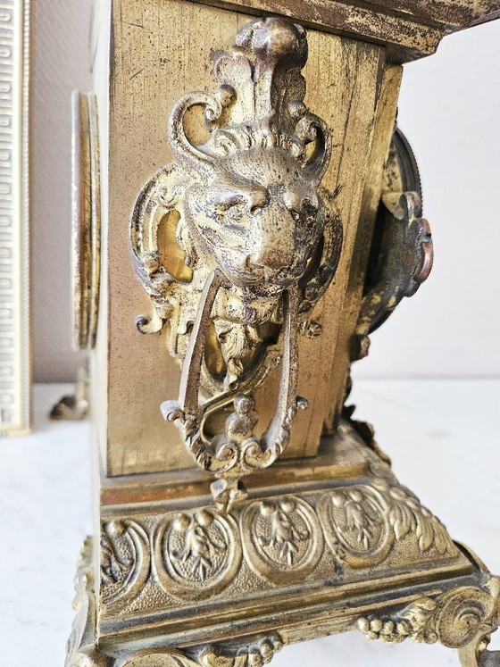 Image 1 of Grote Napoleon III-klok uit de 19e eeuw, 45 cm, 8 kg, brons en tin, met leeuwen en bustes, compleet met sleutel