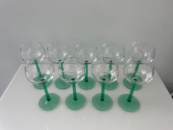 Image 1 of Set van 9 Franse vintage glazen groene steel