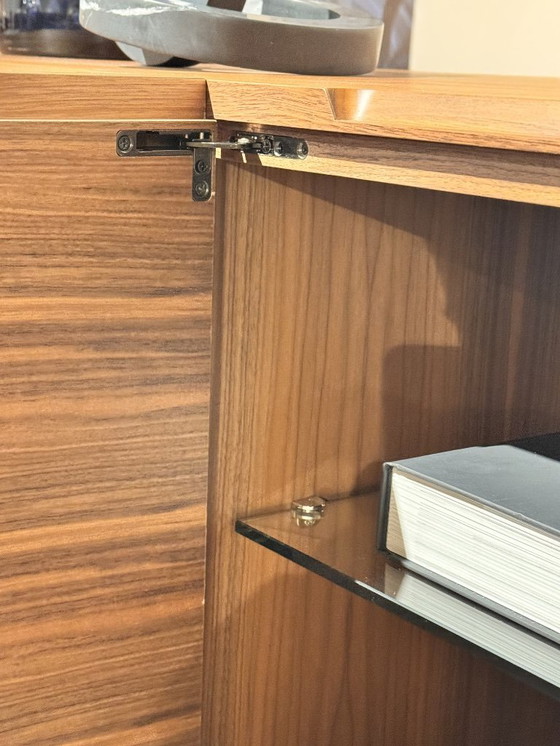 Image 1 of Aparador de nogal macizo de Porada Modelo Kanto