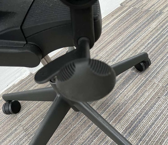 Image 1 of Herman Miller Mirra 2 Butterfly Bureaustoel