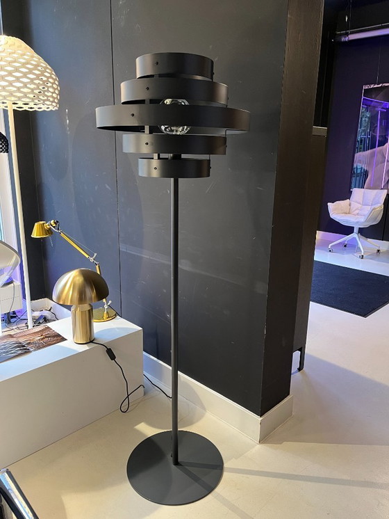 Image 1 of 1 lampadaire à 5 anneaux