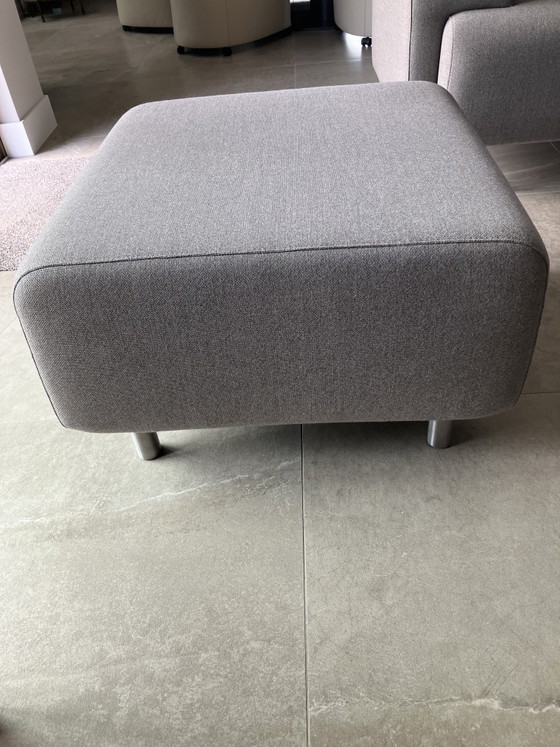 Image 1 of Cloak sand design bank van Nederlandse  topontwerper Hans Daalder met hocker.