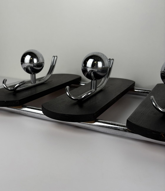 Image 1 of Appendiabiti da parete vintage anni Settanta in legno cromato e sfere argentate