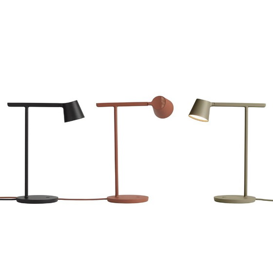 Muuto Tip Table Lamp – Aluminium (photo 4 of 5)