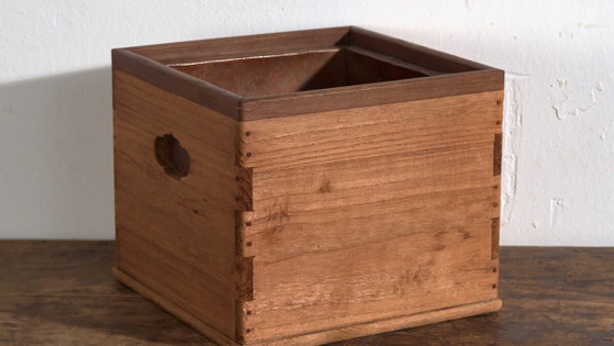 Japanische Hibachi-Kohlenbeckenbox – Japan, Taishō- oder frühe Shōwa-Periode, ca. – Dekorative Objekte, Wood (photo 3 of 39)