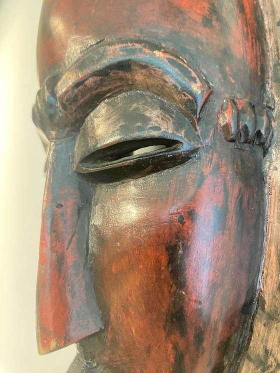 Image 1 of West-Afrikaans houten masker met vogelbekroning – handgesneden, 20e eeuw