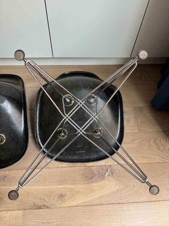 Image 1 of 2x Eames Miller DSR Glasvezel Side Chairs – Zwart