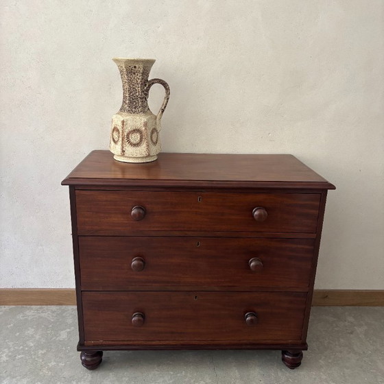 Image 1 of Commode anglaise en acajou
