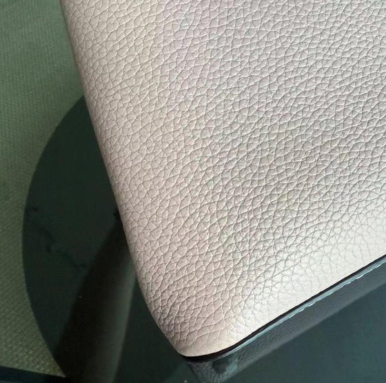 Image 1 of LOUIS VUITTON CAPUCINES - BB CUIR DE VEAU TAURILLON ROSE JASMIN FERMOIR ARGENTÉ